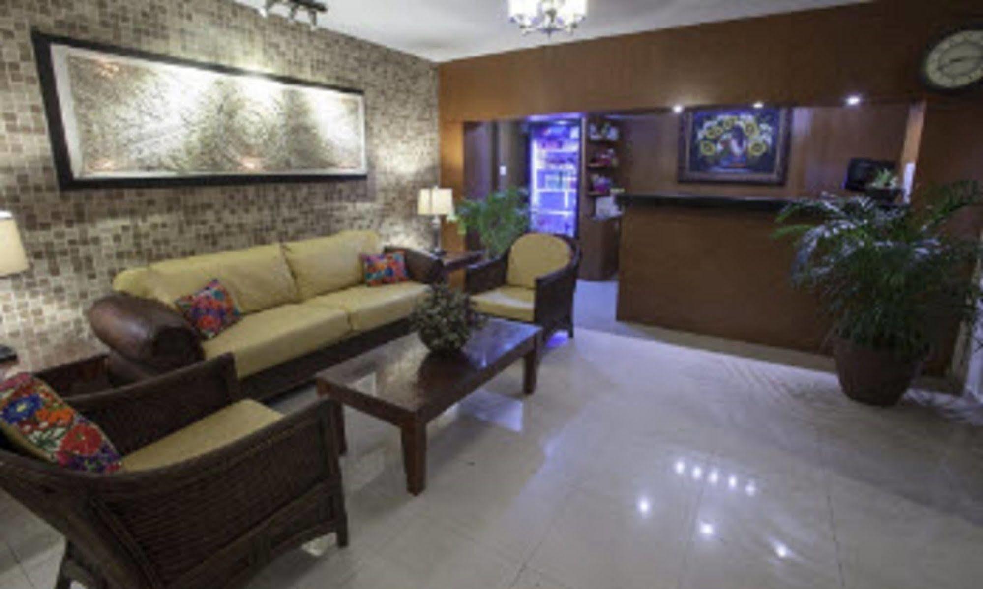 Grand Colonial